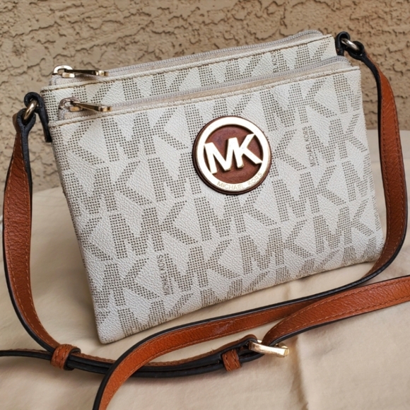 Michael Kors Handbags - Michael Kors Fulton Signature Vanilla Luggage Brown Leather Wallet Crossbody Bag